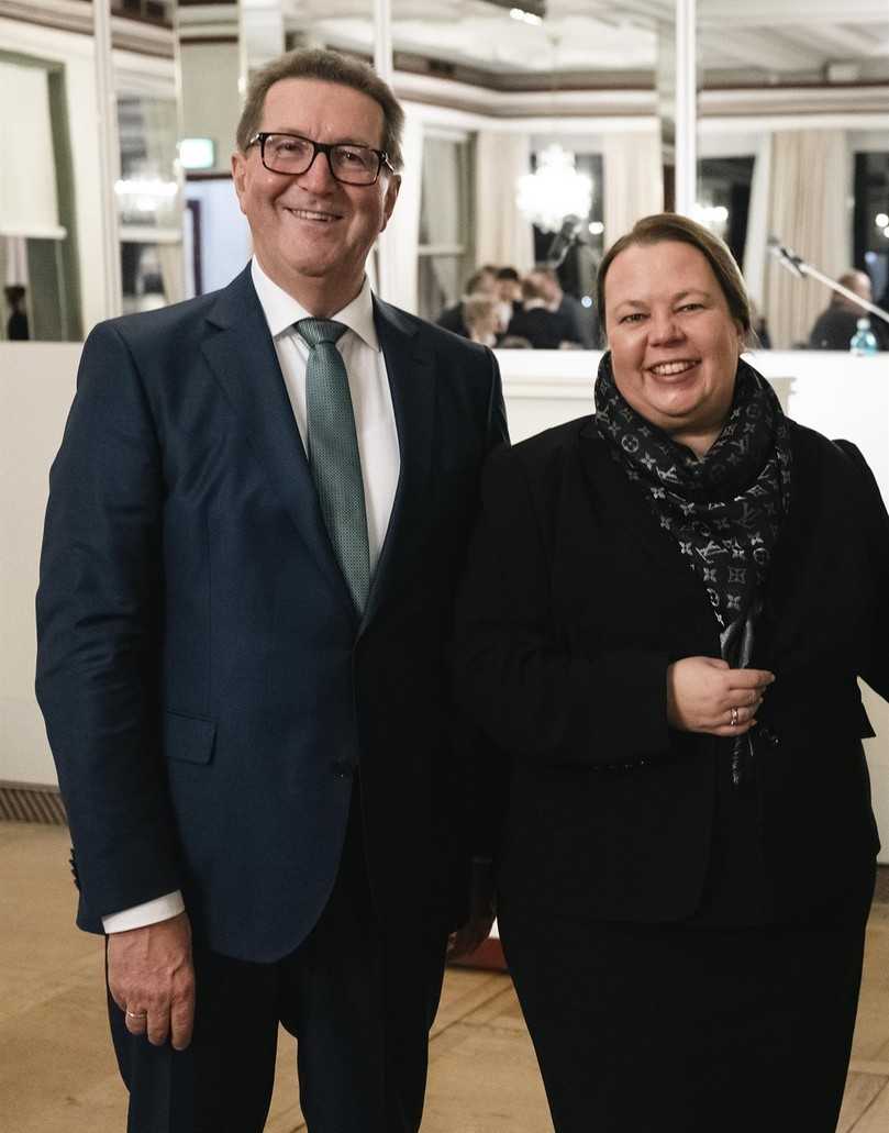 Vorgängerin beim BGL und politische Weggefährtin: Ursula Heinen-Esser, ehemalige BGL-Hauptgeschäftsführerin und ehemalige NRW-Umweltministerin war unter den Gästen der Abschiedsfeier. | Foto: Martin Rottenkolber/BGL Vorgängerin beim BGL und politische Weggefährtin: Ursula Heinen-Esser, ehemalige BGL-Hauptgeschäftsführerin und ehemalige NRW-Umweltministerin war unter den Gästen der Abschiedsfeier. | Foto: Martin Rottenkolber/BGL