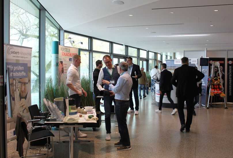 Etwa 90 Aussteller präsentierten ihre innovativen Produkte und Dienstleistungen in den großzügigen Foyer-Räumen der Lindauer Inselhalle. | Foto: JT-elektronik Etwa 90 Aussteller präsentierten ihre innovativen Produkte und Dienstleistungen in den großzügigen Foyer-Räumen der Lindauer Inselhalle. | Foto: JT-elektronik