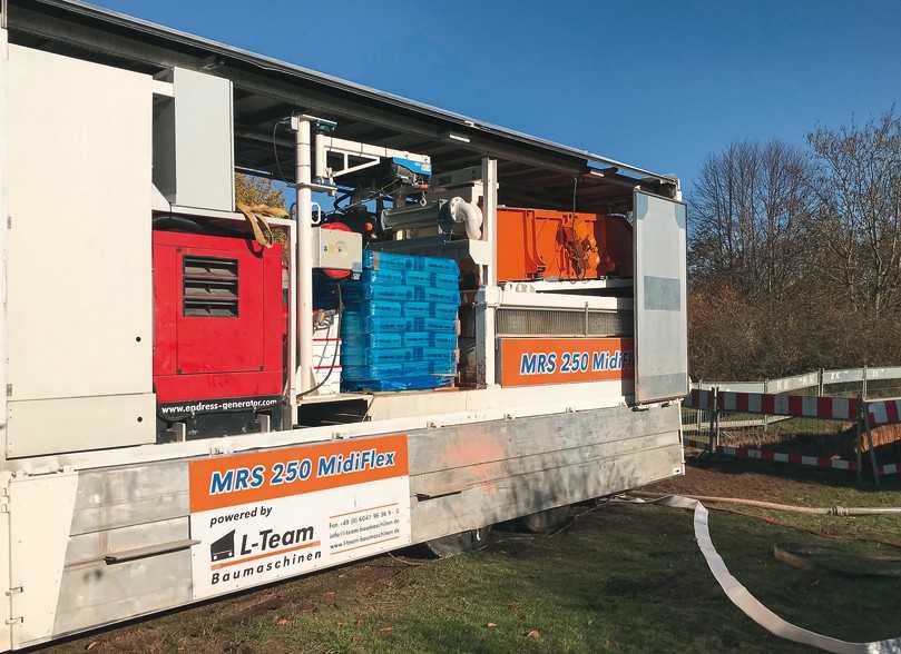 Blick in das MRS 250 MidiFlex mit Bentonit-Mischanlage, Lagermöglichkeit und Shaker der Recyclinganlage (von links nach rechts) | Foto: L-Team Baumaschinen Blick in das MRS 250 MidiFlex mit Bentonit-Mischanlage, Lagermöglichkeit und Shaker der Recyclinganlage (von links nach rechts) | Foto: L-Team Baumaschinen