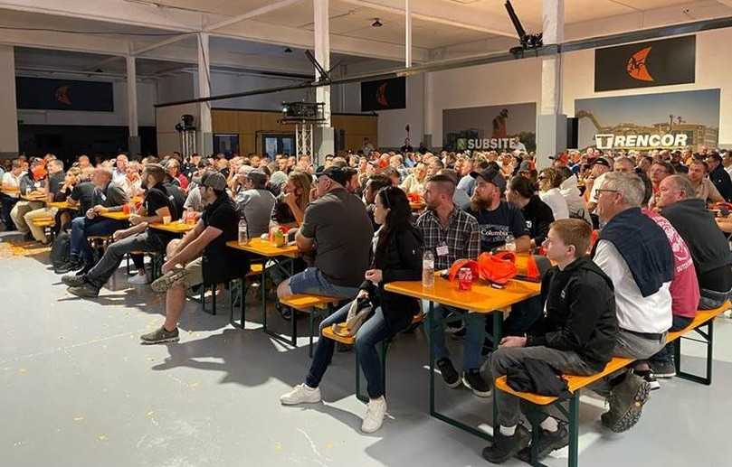 Bei der Eröffnung und Präsentation der Neuheiten | Foto: Ditch Witch Bei der Eröffnung und Präsentation der Neuheiten | Foto: Ditch Witch