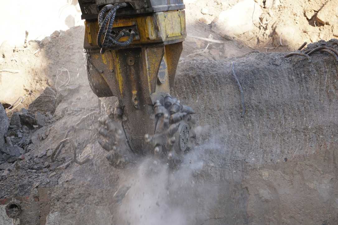 Epiroc Anbaufräse VC 3000 für Grabenbau, Tunnelbau und Steinbruch neu auf dem Markt Epiroc Anbaufräse VC 3000 für Grabenbau, Tunnelbau und Steinbruch neu auf dem Markt