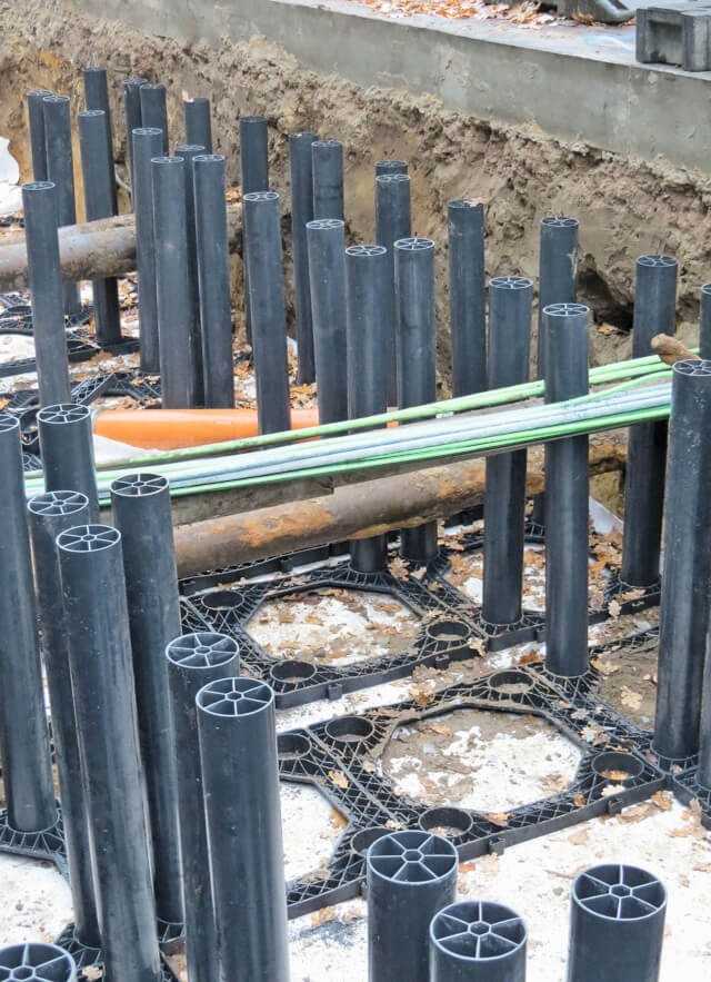 Leitungen und Rohre werden bereits in der Installation ent- sprechend berücksichtigt. Leitungen und Rohre werden bereits in der Installation ent- sprechend berücksichtigt.