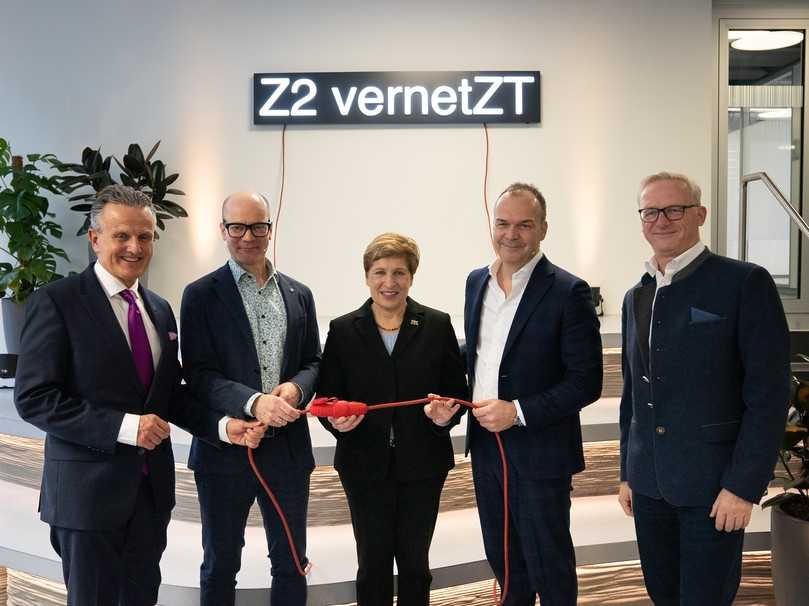 Feierliche Eröffnung (v.l.): Dr. Frank Nopper, Stuttgarter Oberbürgermeister; Niels Dürr, Leiter Zentrale Technik, Strabag; Nicole Razavi, Ministerin für Landesentwicklung und Wohnen, Baden-Württemberg; Markus Landgraf; Vorstandsmitglied von Züblin und Jörg Rösler, Vorstandsmitglied der Strabag SE | Foto: Strabag AG Feierliche Eröffnung (v.l.): Dr. Frank Nopper, Stuttgarter Oberbürgermeister; Niels Dürr, Leiter Zentrale Technik, Strabag; Nicole Razavi, Ministerin für Landesentwicklung und Wohnen, Baden-Württemberg; Markus Landgraf; Vorstandsmitglied von Züblin und Jörg Rösler, Vorstandsmitglied der Strabag SE | Foto: Strabag AG