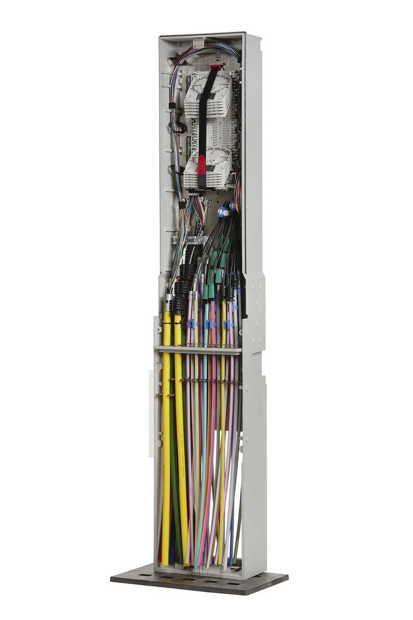 Die kleinste Baugröße des Trios, der Glasfaser-Netzverteiler EK30 S 2.6, ist ideal für den Einsatz in Vororten und ländlichen Gebieten. | Foto: Langmatz Die kleinste Baugröße des Trios, der Glasfaser-Netzverteiler EK30 S 2.6, ist ideal für den Einsatz in Vororten und ländlichen Gebieten. | Foto: Langmatz