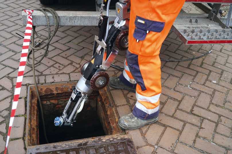 Die kompakte Bauweise des MicroGator Air erleichtert das Handling in engen Arbeitsräumen. | Foto: IBAK Die kompakte Bauweise des MicroGator Air erleichtert das Handling in engen Arbeitsräumen. | Foto: IBAK