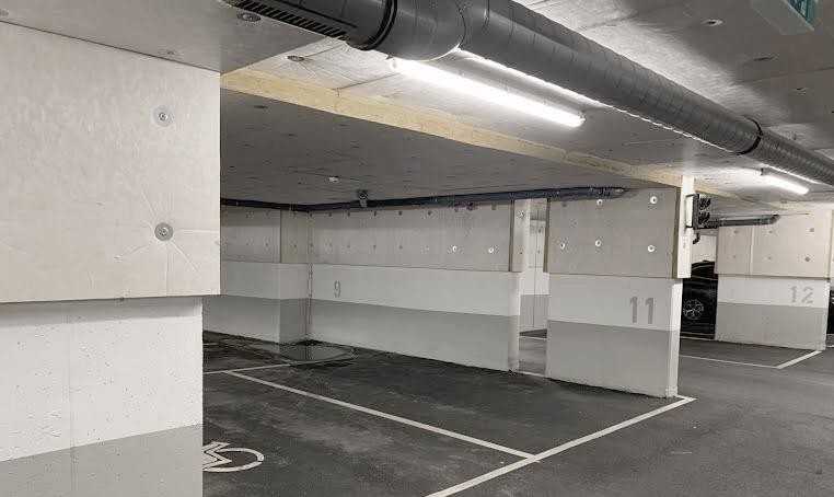 Bei Tiefgaragen und Kellern ist eine Flankendämmung üblich. Das sieht nicht nur unbefriedigend aus, es ist auch fehleranfällig bei der Planung. | Foto: Schöck Bei Tiefgaragen und Kellern ist eine Flankendämmung üblich. Das sieht nicht nur unbefriedigend aus, es ist auch fehleranfällig bei der Planung. | Foto: Schöck