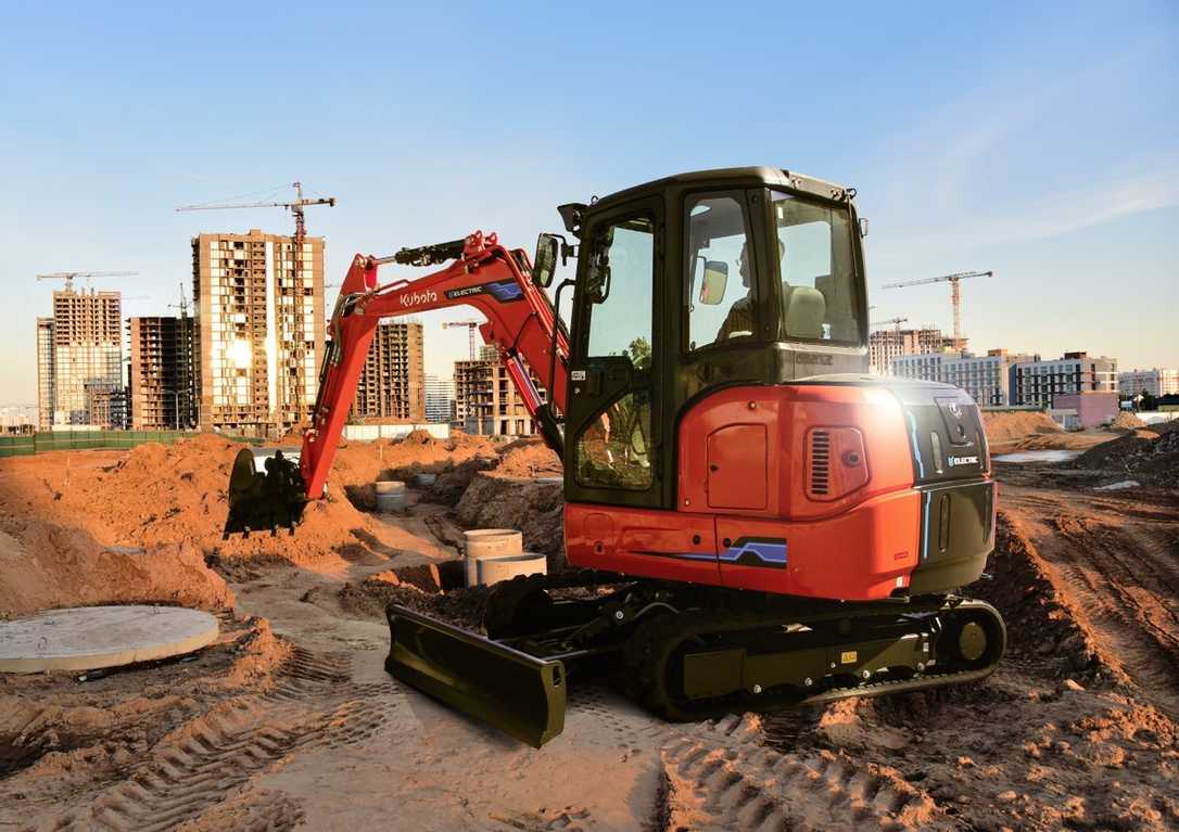 Kubota mit Prototyp von Elektrobagger auf Bauma Kubota mit Prototyp von Elektrobagger auf Bauma