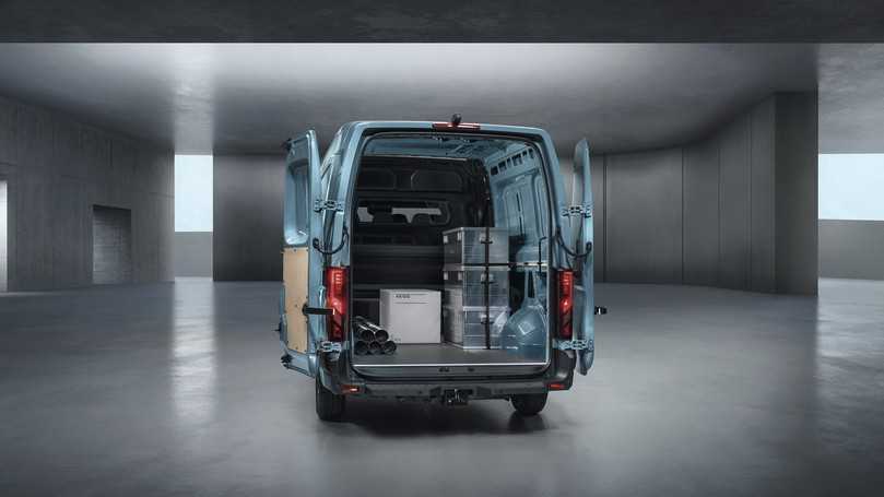 Der Zugang in den verlängerten Laderaum hat Renault tüchtig verbreitert. | Foto: Renault, Renault Trucks