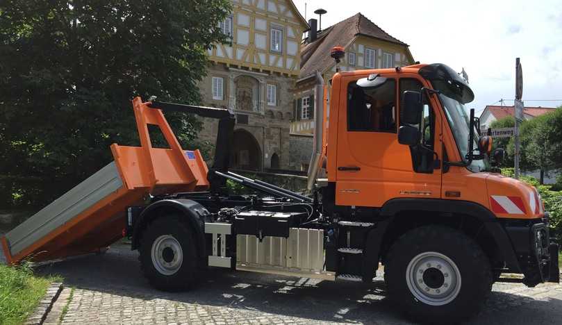 Der Unimog U 218 mit dem Abrollsystem HEN | Foto: Daimler Truck AG Der Unimog U 218 mit dem Abrollsystem HEN | Foto: Daimler Truck AG