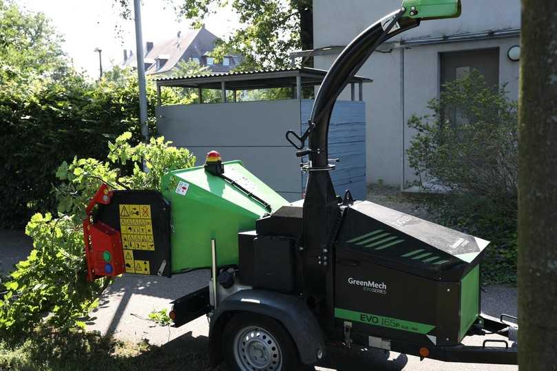 Beim Transport platzsparend hochgeklappbar, entpuppt sich der Trichter beim Einsatz als äußert geräumig. | Foto: es Beim Transport platzsparend hochgeklappbar, entpuppt sich der Trichter beim Einsatz als äußert geräumig. | Foto: es