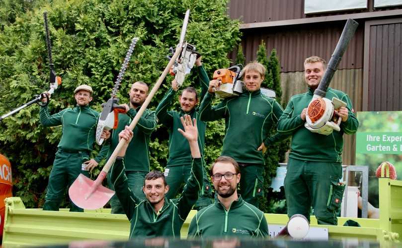 Der Wildigarten-Pflegetrupp ist mit Akkugeräten ausgerüstet. | Foto: Thaai Go Pro Der Wildigarten-Pflegetrupp ist mit Akkugeräten ausgerüstet. | Foto: Thaai Go Pro