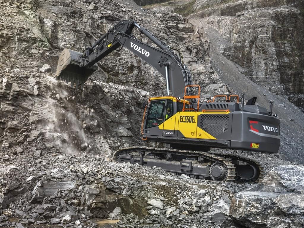 Leistungsstarker Motor und Hydraulik: Der Volvo-CE-Raupenbagger EC550E demonstriert auf der Steinexpo, dass er auch locker bei den Großen mithalten kann. | Foto: Volvo CE