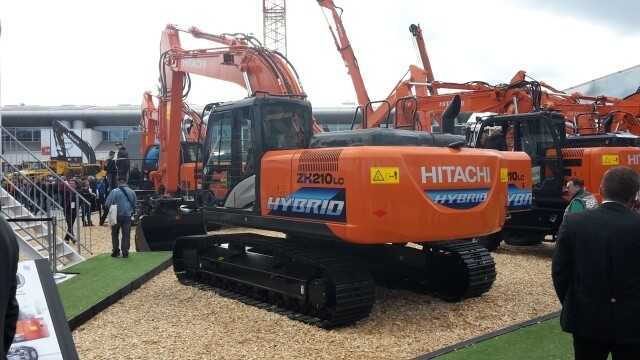 Hatte auf der Intermat 2015 in Paris Europapremiere und wurde nun auch auf der bauma ausgestellt: der Hitachi-Hybridbagger ZH210LC-5. | Foto: bi Hatte auf der Intermat 2015 in Paris Europapremiere und wurde nun auch auf der bauma ausgestellt: der Hitachi-Hybridbagger ZH210LC-5. | Foto: bi