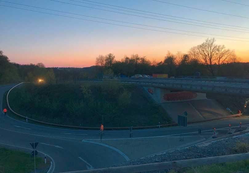 Transport PE RC-Rohrstrang zur Einzugsbaugrube am Böschungsfuß der Bundesstraße B14 | Foto: Markus Dohmann Transport PE RC-Rohrstrang zur Einzugsbaugrube am Böschungsfuß der Bundesstraße B14 | Foto: Markus Dohmann