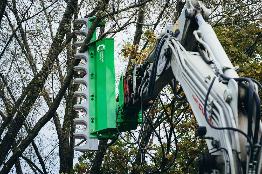 Othmerding: Baum-, Ast- und Heckenscheren für Bagger Othmerding: Baum-, Ast- und Heckenscheren für Bagger