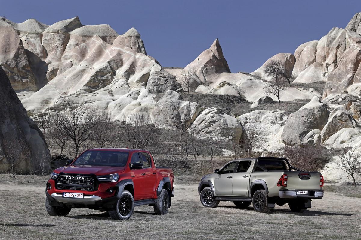 Wer es sportlich mag, kann das neue Spitzenmodell Toyota Hilux GR Sport II (hier in Rot) wählen. | Foto: Toyota
