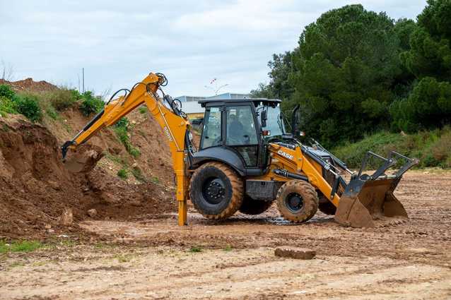 Ohne AdBlue unter 80 PS: CASE bringt Baggerlader 550SV