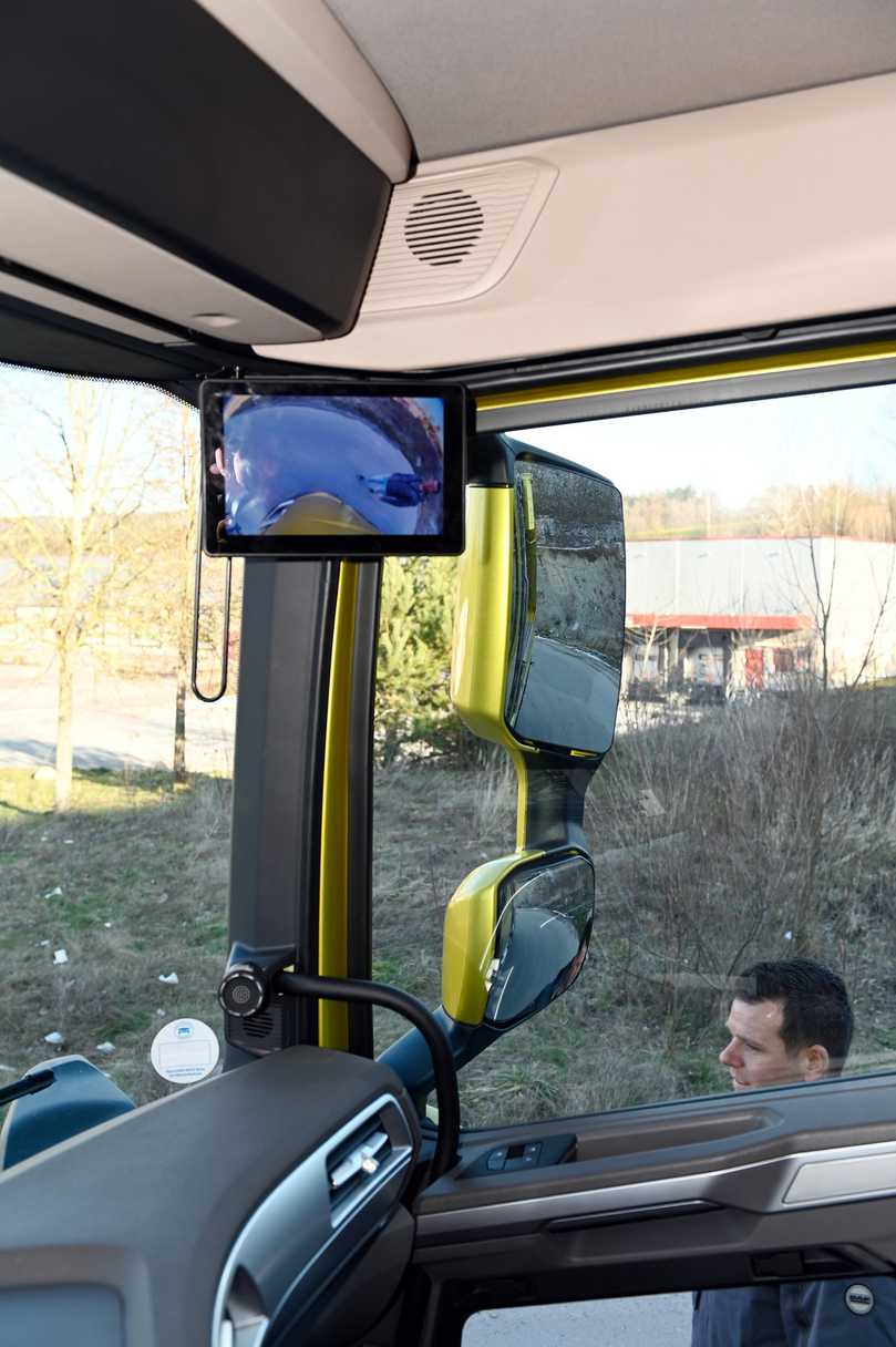 Die Außenspiegel und das Bild im Monitor der Corner-View-Kamera bieten einen erstklassigen Rundumblick. | Foto: Quatex Die Außenspiegel und das Bild im Monitor der Corner-View-Kamera bieten einen erstklassigen Rundumblick. | Foto: Quatex