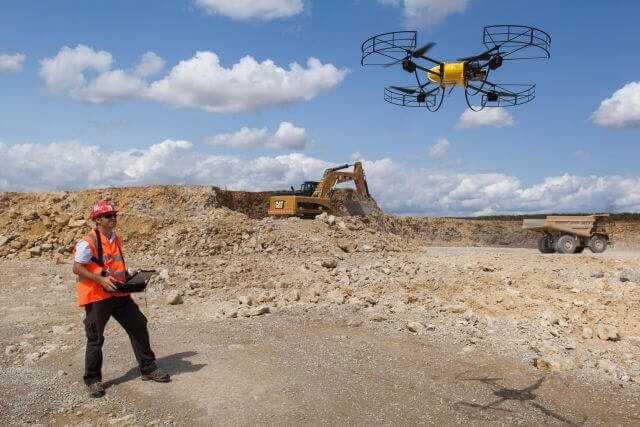 Durch die Zusammenarbeit zwischen Caterpillar und dem Systemhaus Airware kann Zeppelin nun auch mit Drohnenflügen unterstützte Betriebsoptimierung mit umfangreichen Auswertemöglichkeiten anbieten. | Foto: Airware Durch die Zusammenarbeit zwischen Caterpillar und dem Systemhaus Airware kann Zeppelin nun auch mit Drohnenflügen unterstützte Betriebsoptimierung mit umfangreichen Auswertemöglichkeiten anbieten. | Foto: Airware