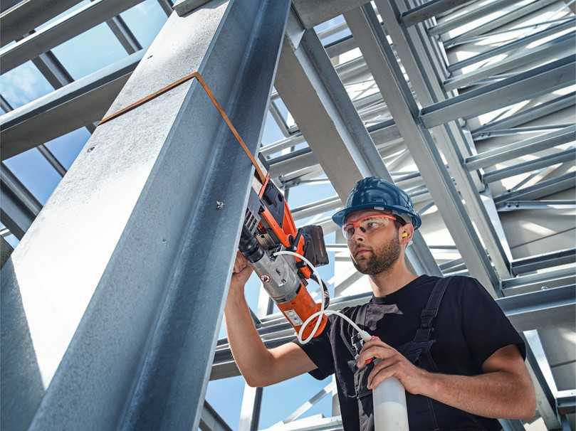 AKBU 35 im Ampshare 18V Akkusystem: Der kabellose Einsatz macht die Kernbohrmaschine besonders flexibel einsetzbar. | Foto: Fein AKBU 35 im Ampshare 18V Akkusystem: Der kabellose Einsatz macht die Kernbohrmaschine besonders flexibel einsetzbar. | Foto: Fein