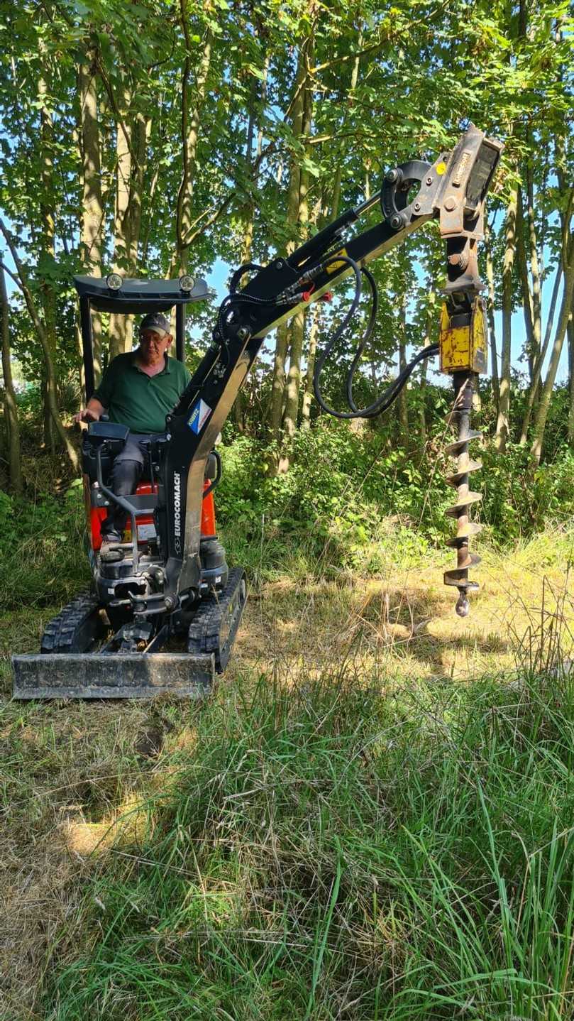 Bohrung von Pflanzlöchern mit dem emissionsfreien X15 | Foto: Kreitz & Ostermann Bohrung von Pflanzlöchern mit dem emissionsfreien X15 | Foto: Kreitz & Ostermann
