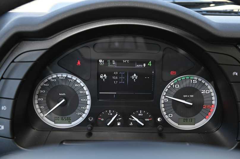 Dank Vollluftfederung verfügt der Iveco S-Way über eine Achslastanzeige im Cluster. | Foto: Iveco Dank Vollluftfederung verfügt der Iveco S-Way über eine Achslastanzeige im Cluster. | Foto: Iveco
