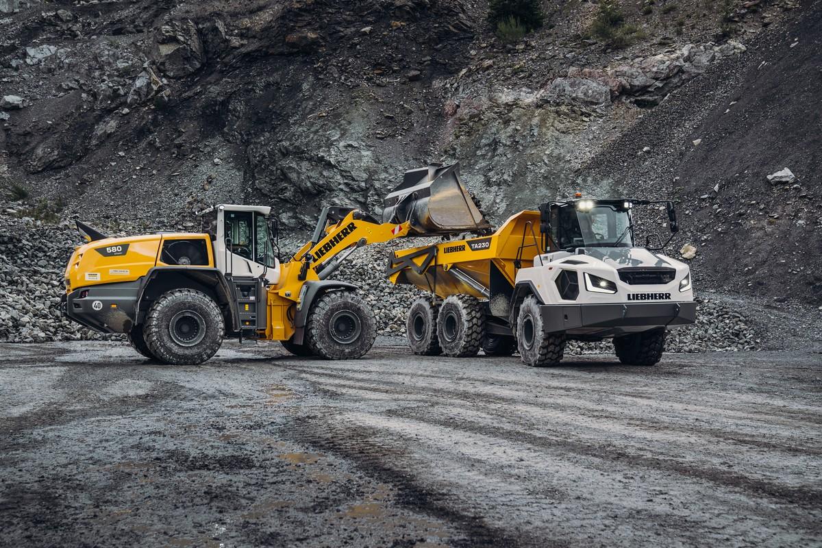 Klein aber fein ist Liebherrs Produktprogamm im Bereich knickgelenkter Muldenkipper: Nur ein Modell wird bisher gebaut, der TA230 mit 28 Tonnen Nutzlast. | Foto: Liebherr Klein aber fein ist Liebherrs Produktprogamm im Bereich knickgelenkter Muldenkipper: Nur ein Modell wird bisher gebaut, der TA230 mit 28 Tonnen Nutzlast. | Foto: Liebherr