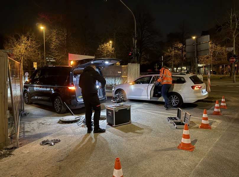 Nachtbaustelle in Düsseldorf mit Lobbe Kanaltechnik kurz vor Abflug | Foto: Cansol Deutschland Nachtbaustelle in Düsseldorf mit Lobbe Kanaltechnik kurz vor Abflug | Foto: Cansol Deutschland