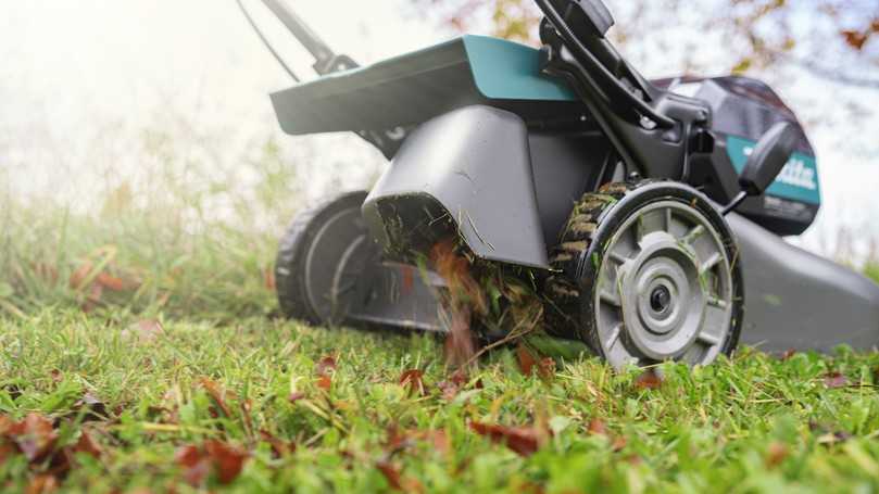 Sowohl LM001G als auch LM002G verfügen über eine Heckauswurf-Funktion. | Foto: Makita Sowohl LM001G als auch LM002G verfügen über eine Heckauswurf-Funktion. | Foto: Makita