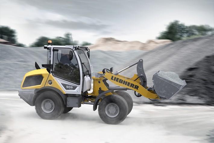 Bringt es in der „Speeder“- Version auf eine Höchstgeschwindigkeit von 30 km/h: der neue Liebherr-Radlader L 506. | Foto: Liebherr Bringt es in der „Speeder“- Version auf eine Höchstgeschwindigkeit von 30 km/h: der neue Liebherr-Radlader L 506. | Foto: Liebherr