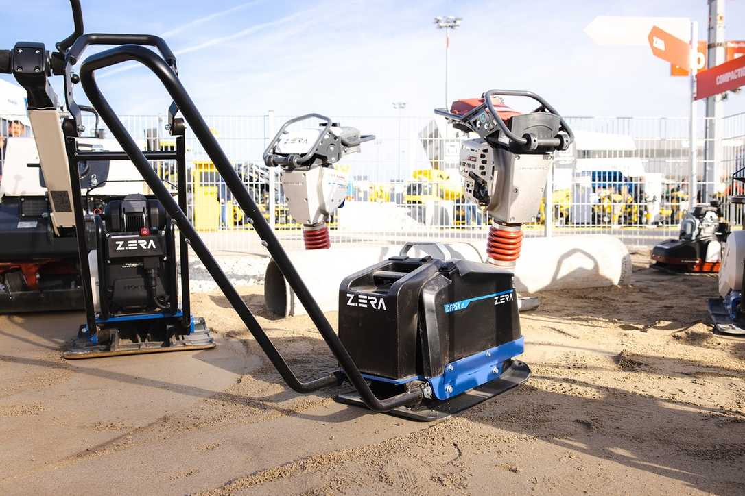 Die elektrischen DFP5X e, DFP8X e & DFP9X e Platten von Dynapac Die elektrischen DFP5X e, DFP8X e & DFP9X e Platten von Dynapac