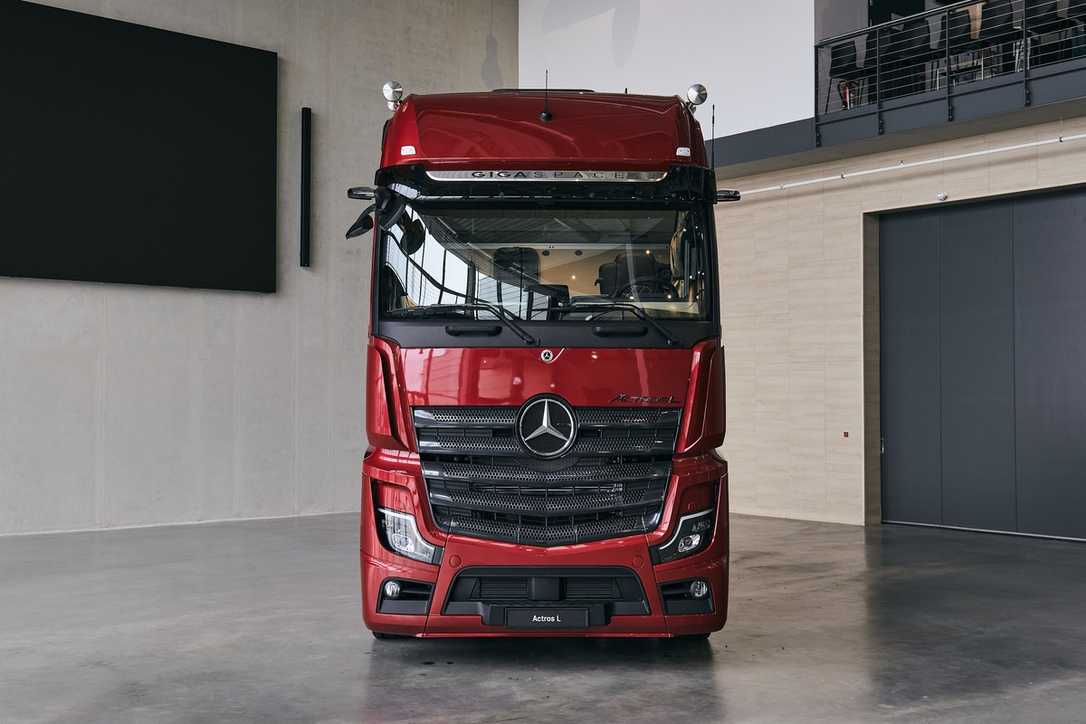 Mercedes-Benz stellt zweite Generation der Mirror-Cam für Lkw vor Mercedes-Benz stellt zweite Generation der Mirror-Cam für Lkw vor