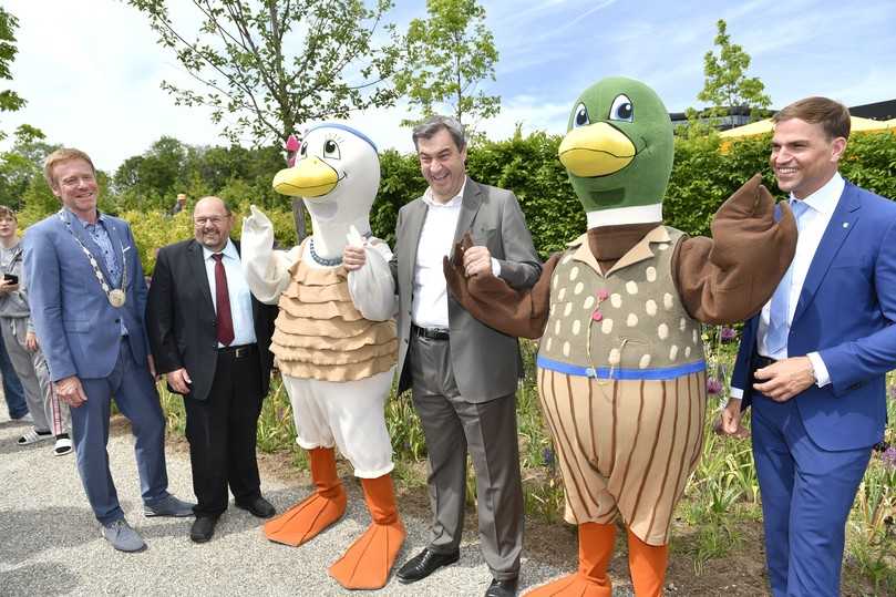 Zur bunten Eröffnungsfeier der Bayerischen Landesgartenschau in Kirchheim bei München kam unter anderem Bayerns Ministerpräsident Markus Söder. | Foto: ByLGS/Marcus Schlaf Zur bunten Eröffnungsfeier der Bayerischen Landesgartenschau in Kirchheim bei München kam unter anderem Bayerns Ministerpräsident Markus Söder. | Foto: ByLGS/Marcus Schlaf