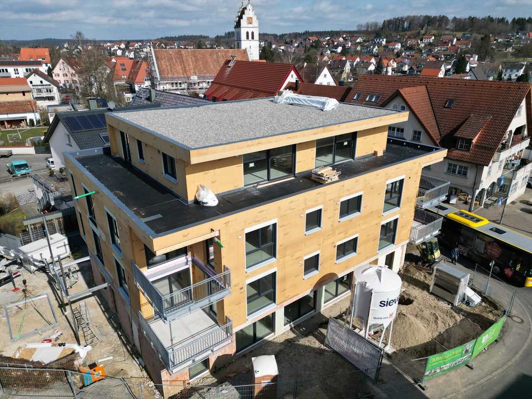 Holzdecken-System mit hohem Schallschutz für Mehrfamilienhaus Holzdecken-System mit hohem Schallschutz für Mehrfamilienhaus