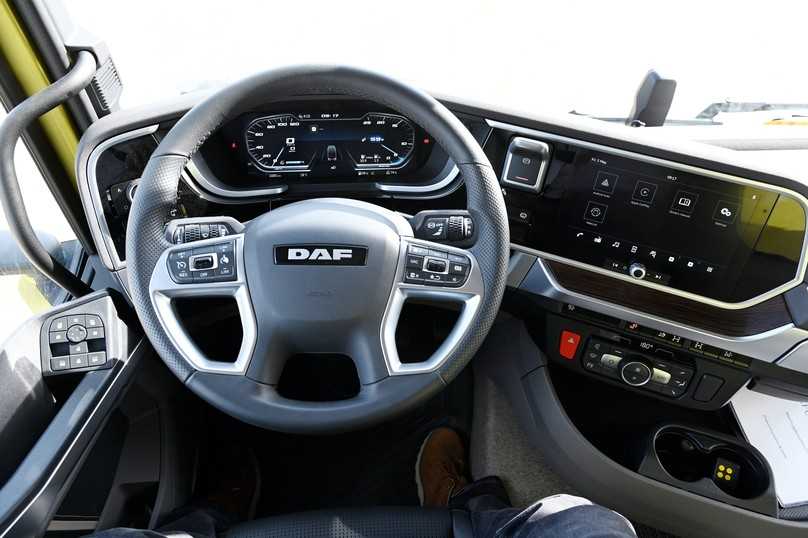 DAF XFC: Innen erwartet den Fahrer ein aufgeräumtes Cockpit mit Digitalanzeige. | Foto: QUATEX DAF XFC: Innen erwartet den Fahrer ein aufgeräumtes Cockpit mit Digitalanzeige. | Foto: QUATEX