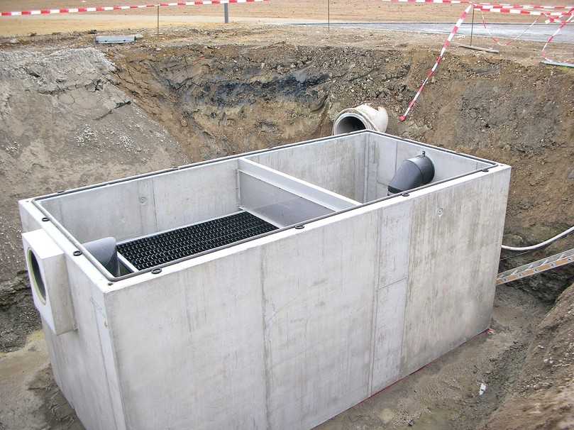 Der Lamellenklärer nach dem Einsetzen in die Baugrube. | Foto: Mall