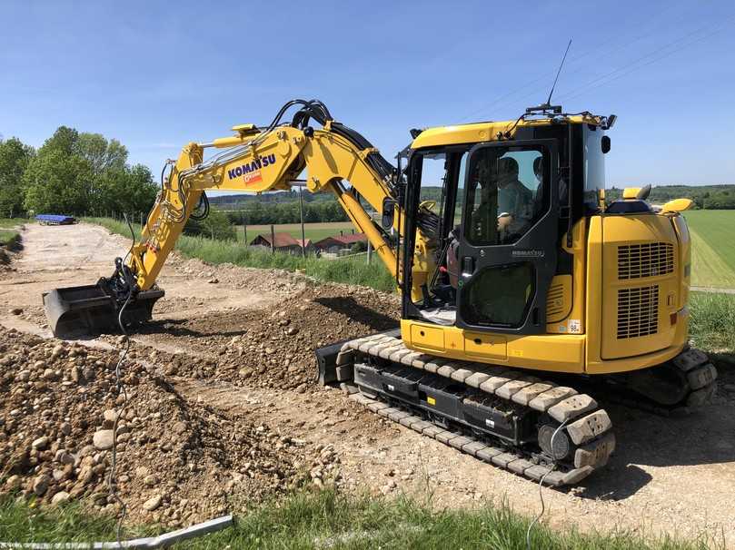 Neben den technischen Daten überzeugte Einsiedler unter anderem auch die große, geräumige Fahrerkabine und der niedrige Geräuschpegel. | Foto: Kuhn Baumaschinen Deutschland GmbH Neben den technischen Daten überzeugte Einsiedler unter anderem auch die große, geräumige Fahrerkabine und der niedrige Geräuschpegel. | Foto: Kuhn Baumaschinen Deutschland GmbH