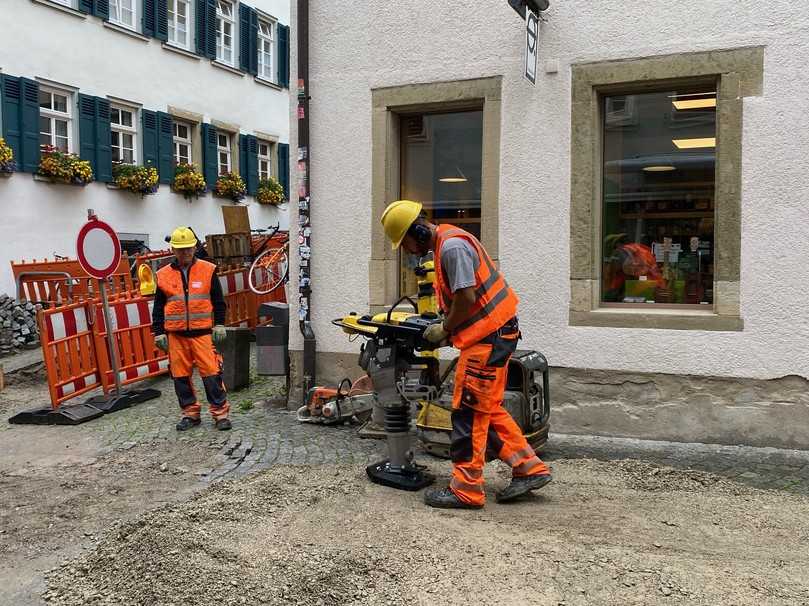 Nicht nur Emissionen wie CO2 und Lärm werden reduziert. Auffällig beim elektrisch betriebenen Stampfer: keine Gerüche. | Foto: Leonhard Weiss Nicht nur Emissionen wie CO2 und Lärm werden reduziert. Auffällig beim elektrisch betriebenen Stampfer: keine Gerüche. | Foto: Leonhard Weiss