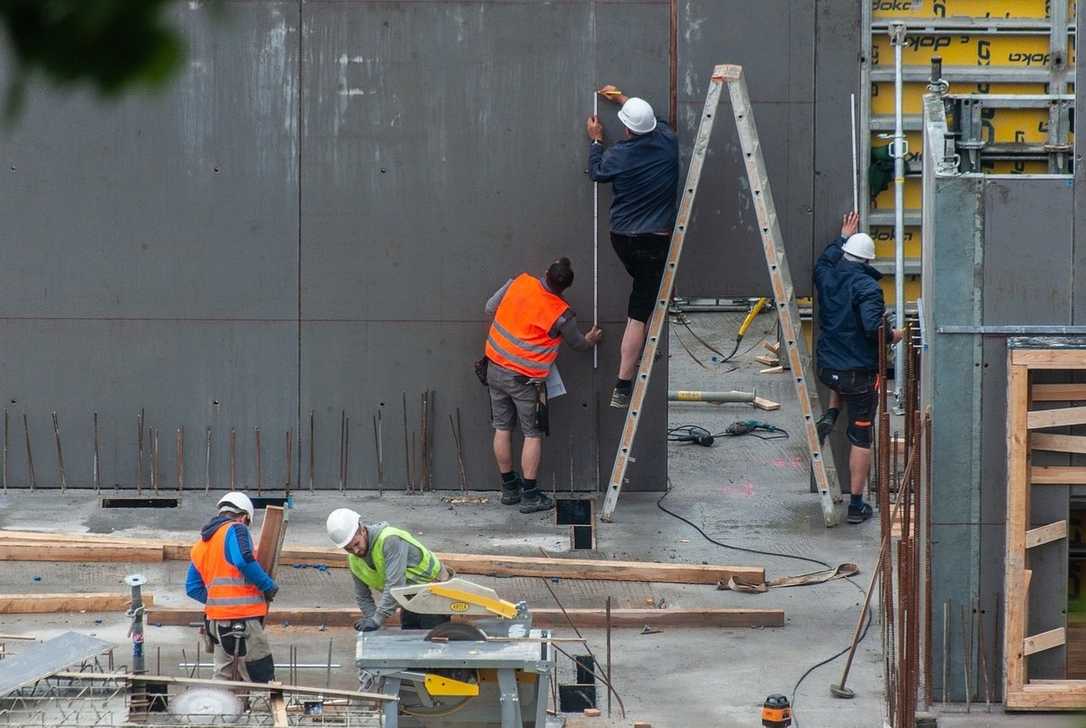 Neuer Tarifvertrag: Deutliche Lohnsteigerungen im Bauhauptgewerbe 2025 Neuer Tarifvertrag: Deutliche Lohnsteigerungen im Bauhauptgewerbe 2025
