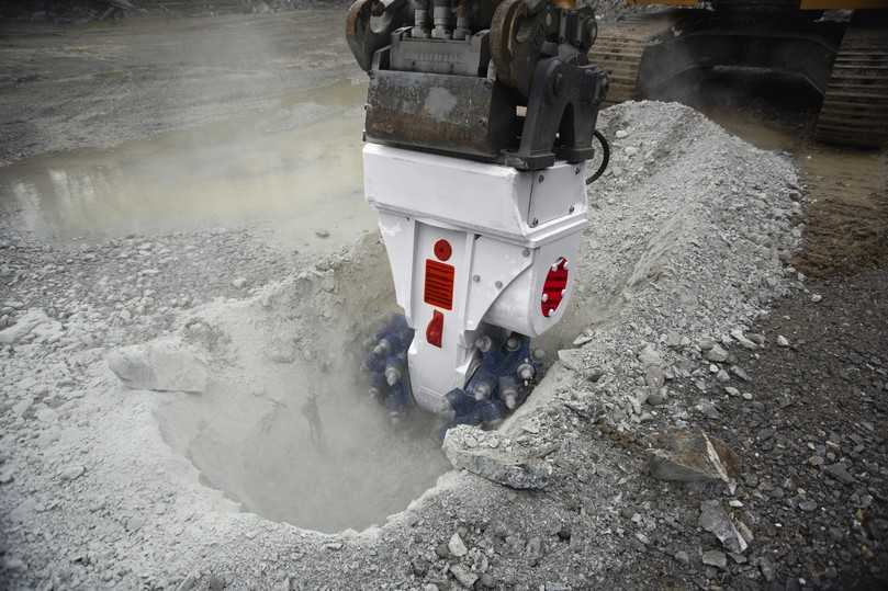 Die sogenannte V-Cutter-Anbaufräse VC 2000 von Erkat arbeitet im Grabenbau und ähnlichen Anwendungen schneller und effizienter als herkömmliche Fräsen. | Foto: Erkat Die sogenannte V-Cutter-Anbaufräse VC 2000 von Erkat arbeitet im Grabenbau und ähnlichen Anwendungen schneller und effizienter als herkömmliche Fräsen. | Foto: Erkat