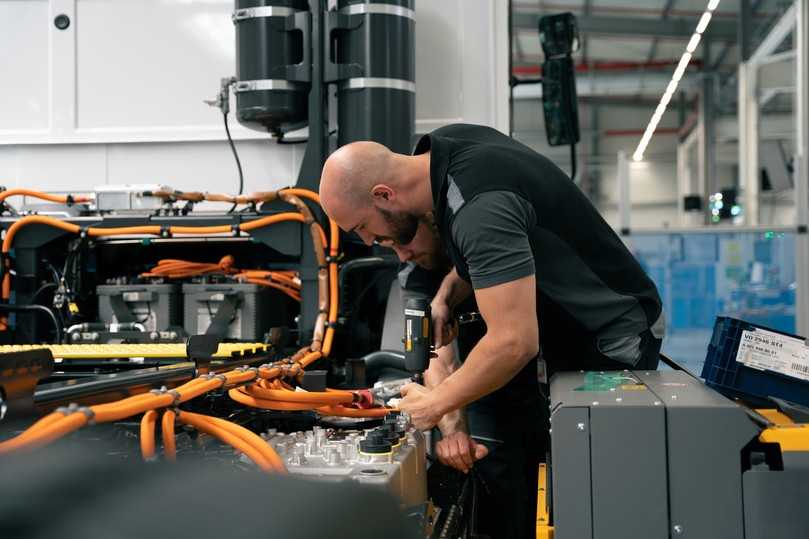 Die Endmontage des eActros 600 erfolgt in Wörth. Wichtige Komponenten stammen auch aus Mannheim, Kassel und Gaggenau. | Foto: Mercedes-Benz Trucks Die Endmontage des eActros 600 erfolgt in Wörth. Wichtige Komponenten stammen auch aus Mannheim, Kassel und Gaggenau. | Foto: Mercedes-Benz Trucks