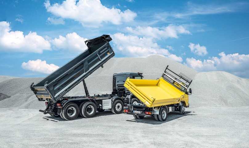 Der Trigenius D421 (hinten) wiegt 9,5 Prozent weniger als die Vorgänger-Version und bringt einen Nutzlastvorteil von etwa 370 Kilogramm ein. | Foto: Meiller Der Trigenius D421 (hinten) wiegt 9,5 Prozent weniger als die Vorgänger-Version und bringt einen Nutzlastvorteil von etwa 370 Kilogramm ein. | Foto: Meiller