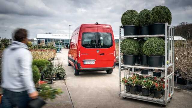 Der Mercedes-Benz Sprinter ist seit 2018 auf dem Markt. Jetzt bekommt er einen Bruder mit Elektroantrieb.| Foto: Mercedes-Benz Der Mercedes-Benz Sprinter ist seit 2018 auf dem Markt. Jetzt bekommt er einen Bruder mit Elektroantrieb.| Foto: Mercedes-Benz
