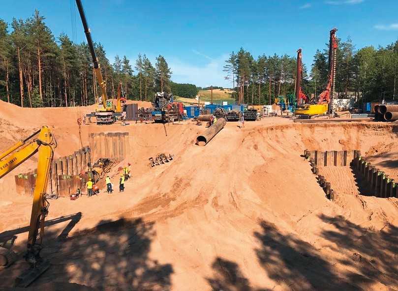 Links und rechts jeweils die Startgruben des Bohrpressverfahren für HDD1 und HDD2 | Foto: LMR Drilling Links und rechts jeweils die Startgruben des Bohrpressverfahren für HDD1 und HDD2 | Foto: LMR Drilling
