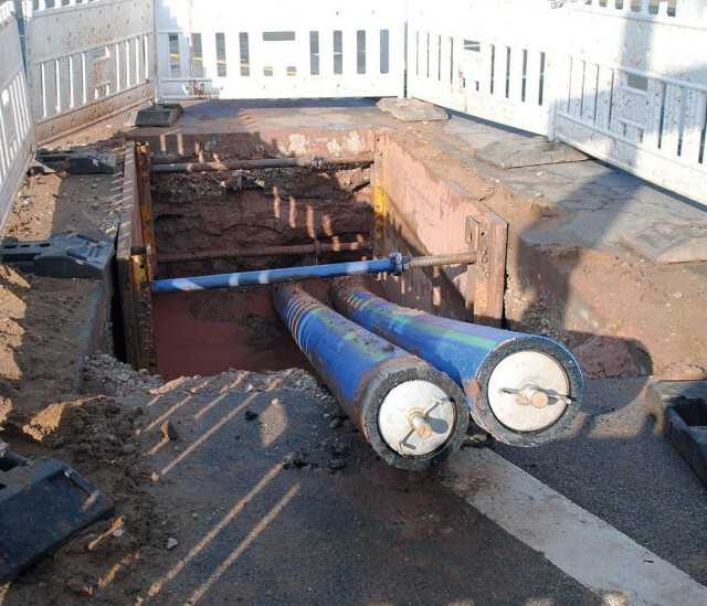 Im Rahmen des zweiten Bauabschnitts „Talquerung Herzogenauracher Damm“ wurden unter der Regnitz 120 m PE DA 225 als Doppelleitung eingebracht. Im Rahmen des zweiten Bauabschnitts „Talquerung Herzogenauracher Damm“ wurden unter der Regnitz 120 m PE DA 225 als Doppelleitung eingebracht.