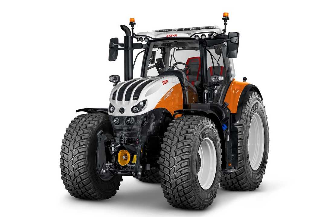 Neuer Steyr-Traktor und Unkrautbekämpfung mit Strom Neuer Steyr-Traktor und Unkrautbekämpfung mit Strom