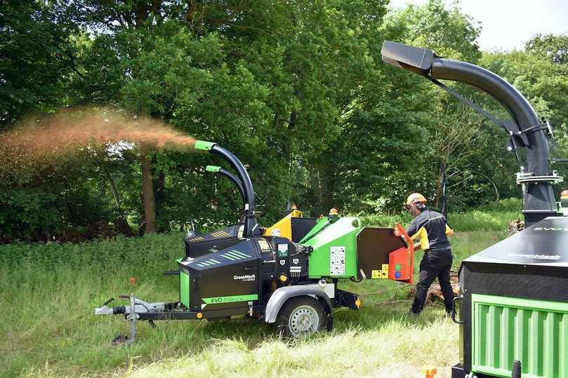 Stammholz bis 165mm Durchmesserwird kraftvoll zu Hackschnitzel in G50 Qualität verwandelt. | Foto: es Stammholz bis 165mm Durchmesserwird kraftvoll zu Hackschnitzel in G50 Qualität verwandelt. | Foto: es