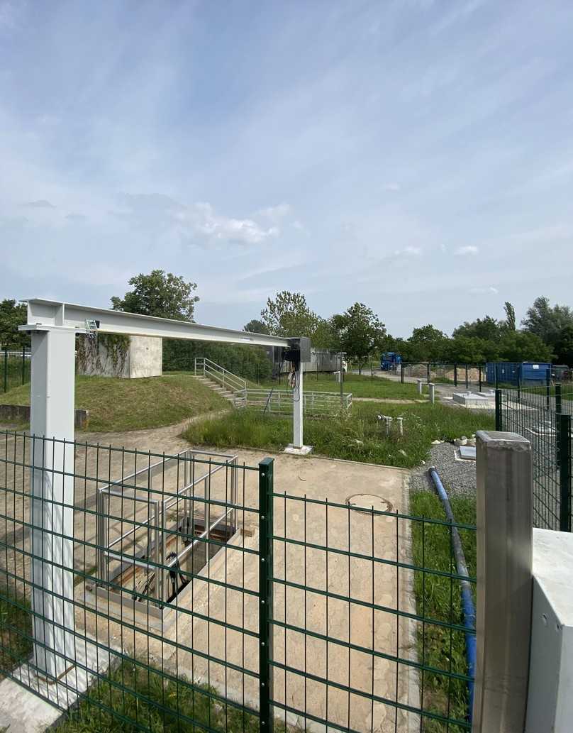 Fertige Außenanlagen mit Kranportal | Foto: Horn Ingenieure