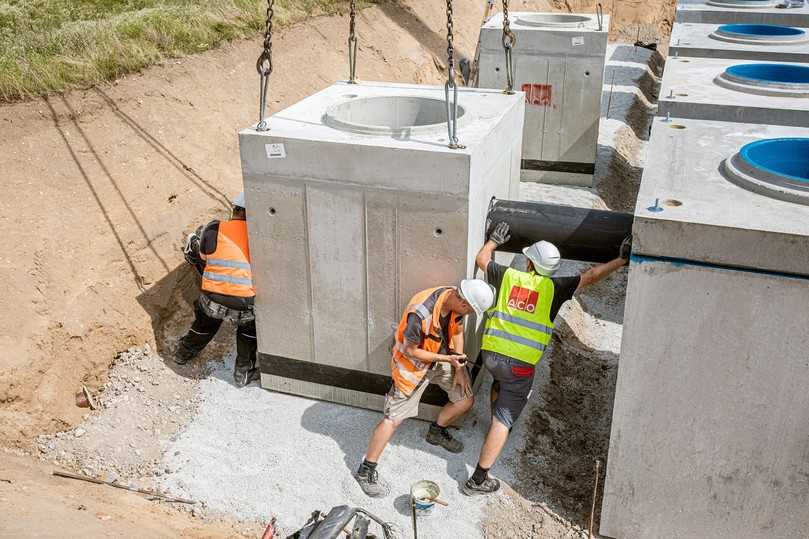 Passgenauer Anschluss vom Abscheider zum Probenahmeschacht | Foto: offenblende Passgenauer Anschluss vom Abscheider zum Probenahmeschacht | Foto: offenblende