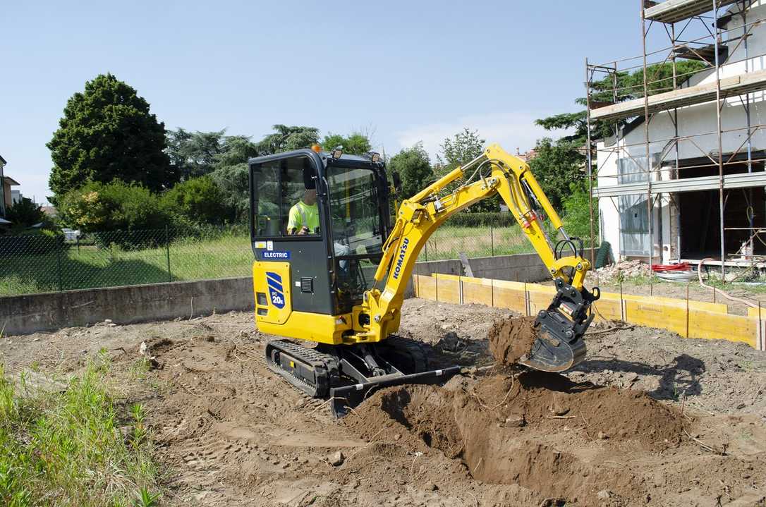 Komatsu bringt neuen Elektro-Minibagger PC20E-6 für emissionsfreies Arbeiten auf den Markt Komatsu bringt neuen Elektro-Minibagger PC20E-6 für emissionsfreies Arbeiten auf den Markt